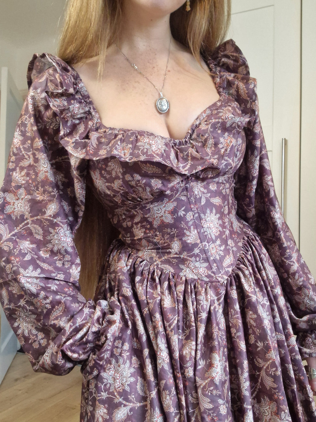 Neckline Frill