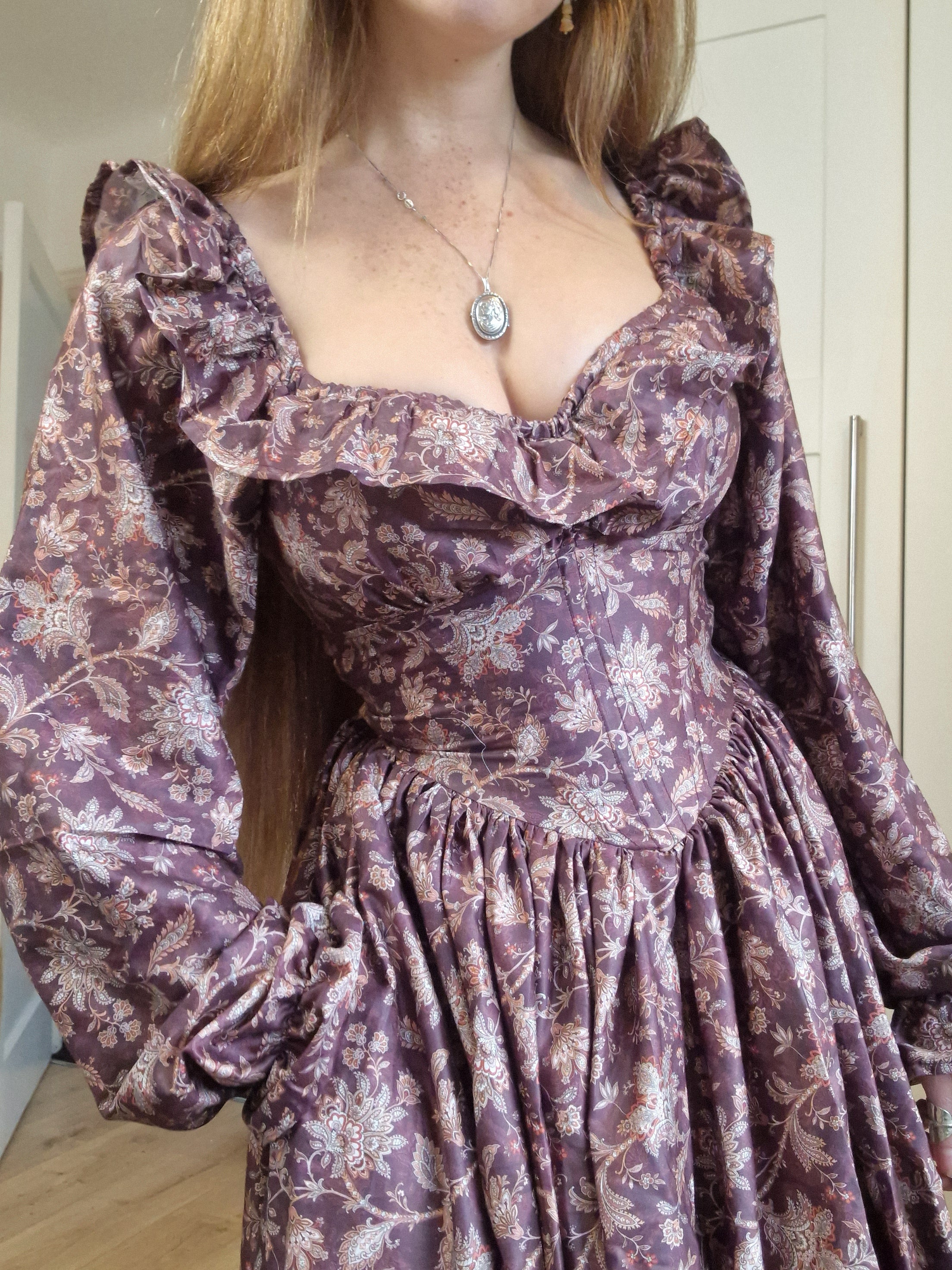Neckline Frill