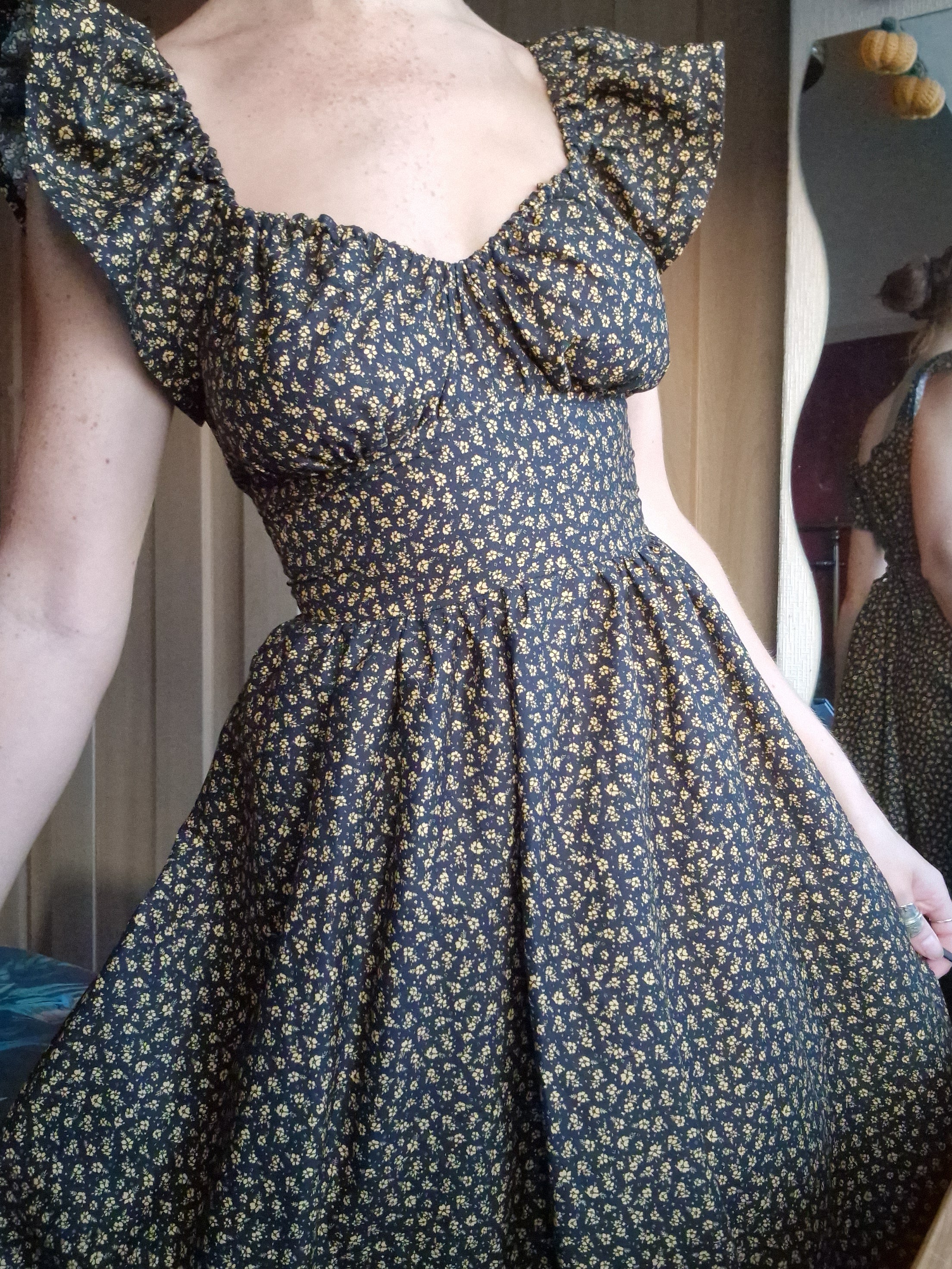 Daisy sweetheart Dress (UK 10-12)