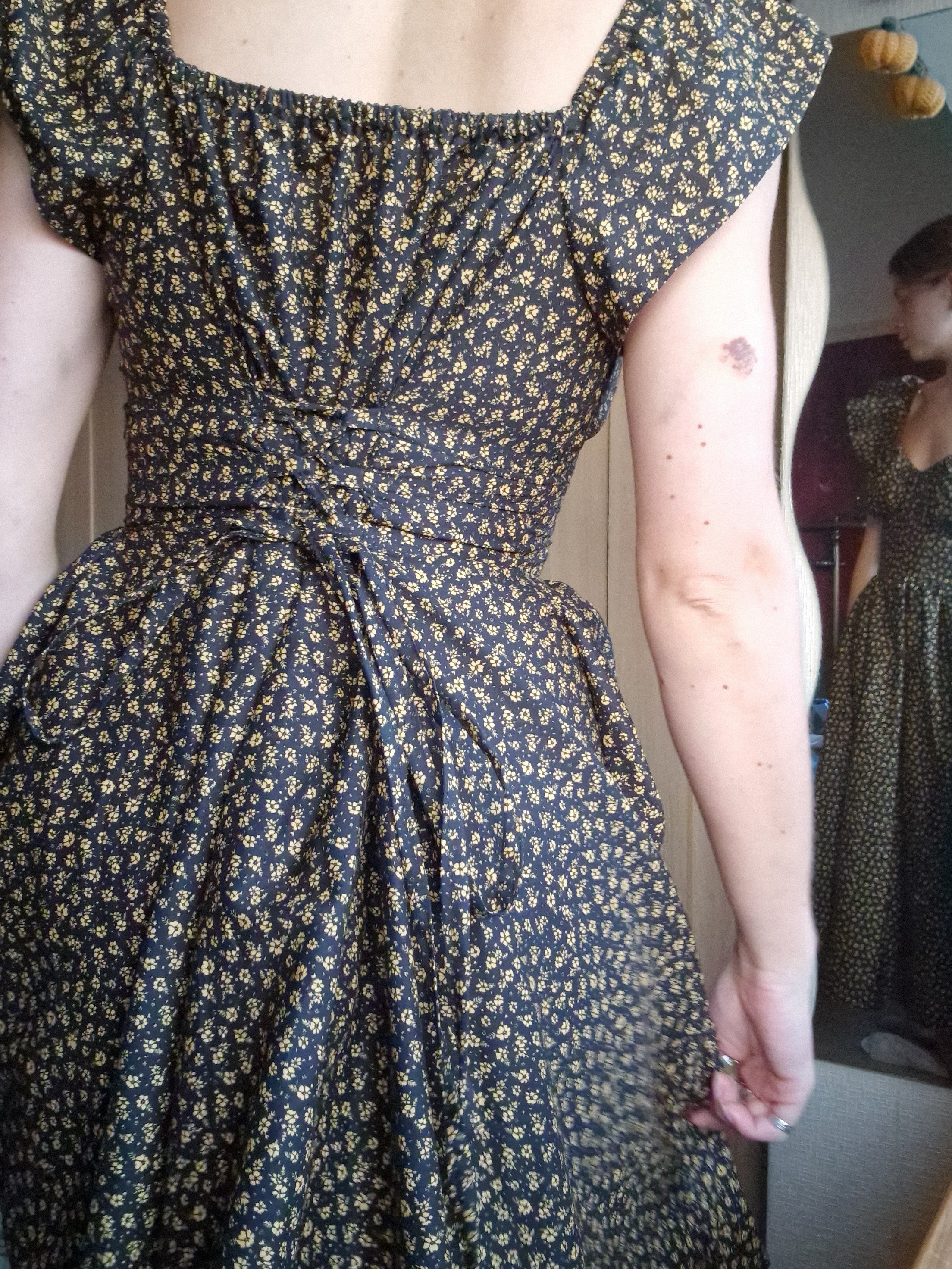 Daisy sweetheart Dress (UK 10-12)