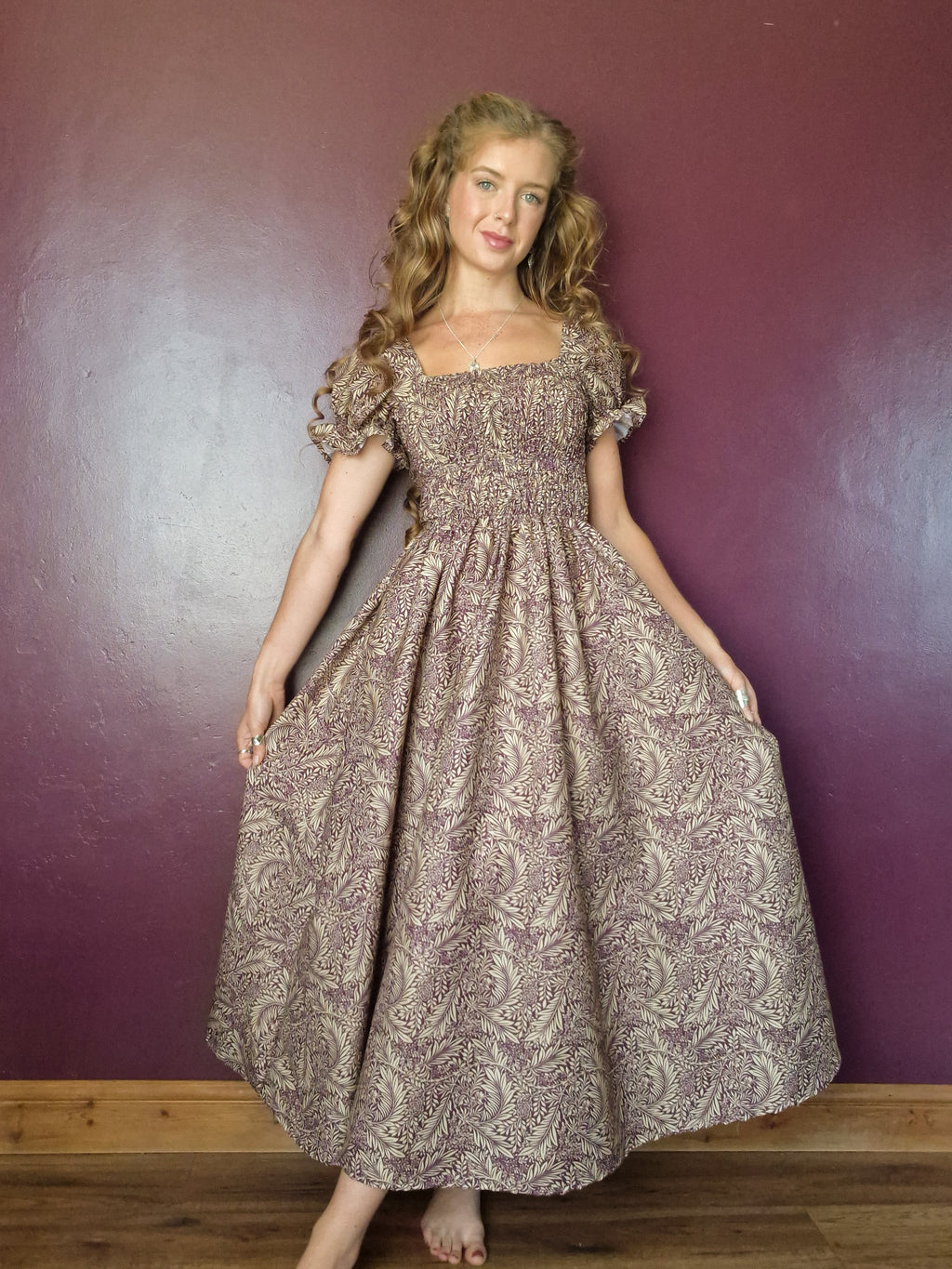 Short puff sleeves, standard skirt 