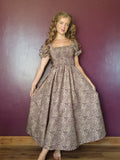 Short puff sleeves, standard skirt 