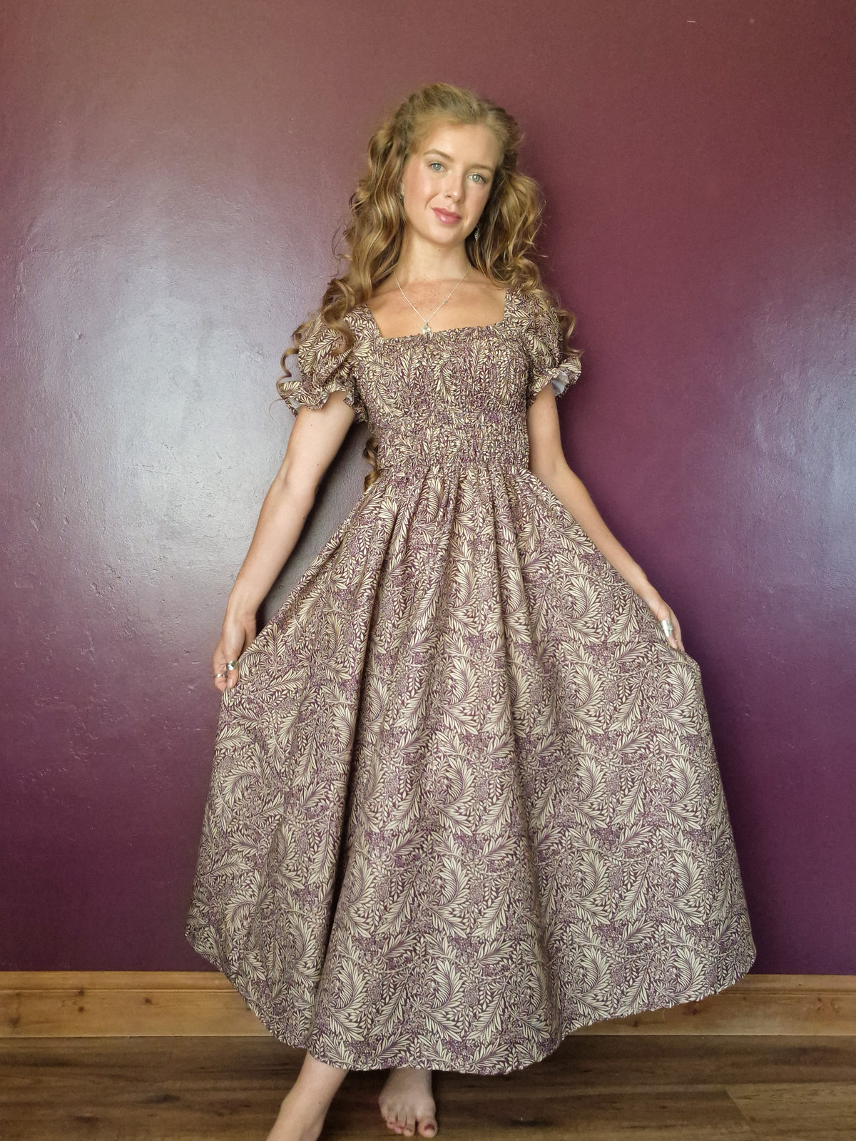 Short puff sleeves, standard skirt 