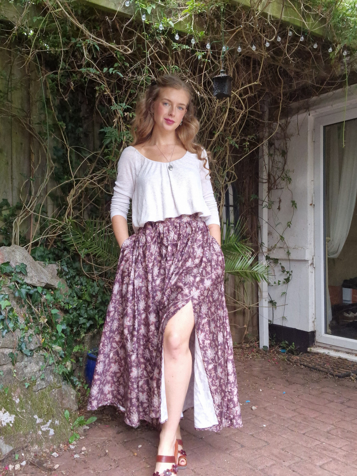 Slit Skirt (Customisable)