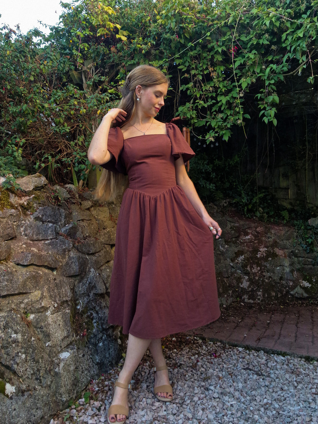 10" butterfly sleeves, pointed waistband, standard skirt 
