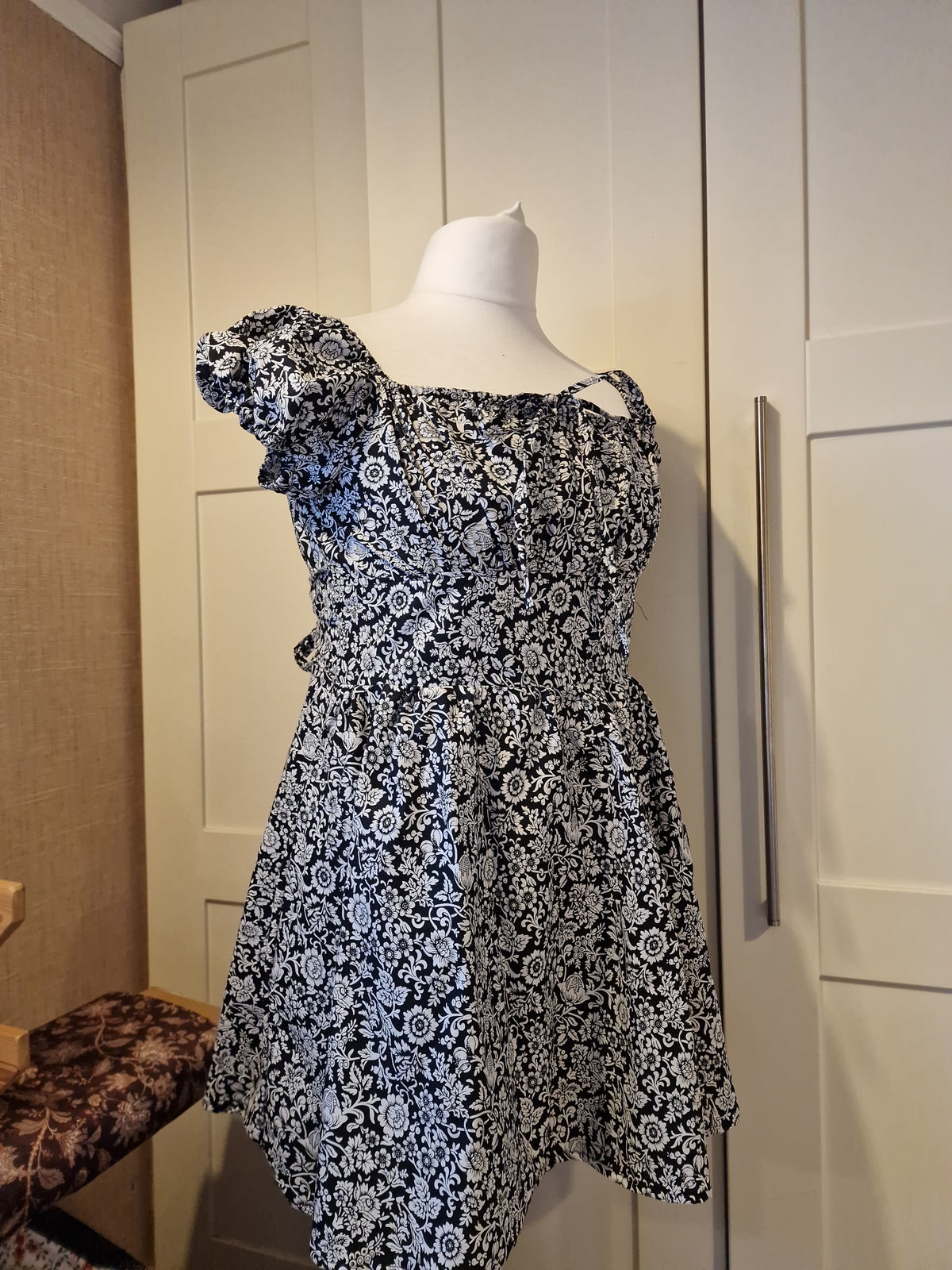 Black swirl milkmaid UK 14