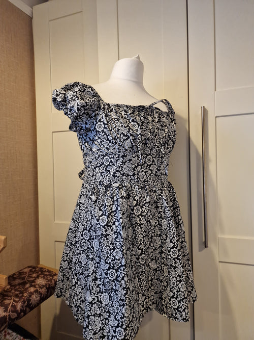 Black swirl milkmaid UK 14
