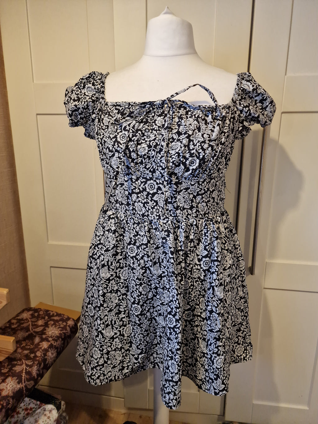 Black swirl milkmaid UK 14