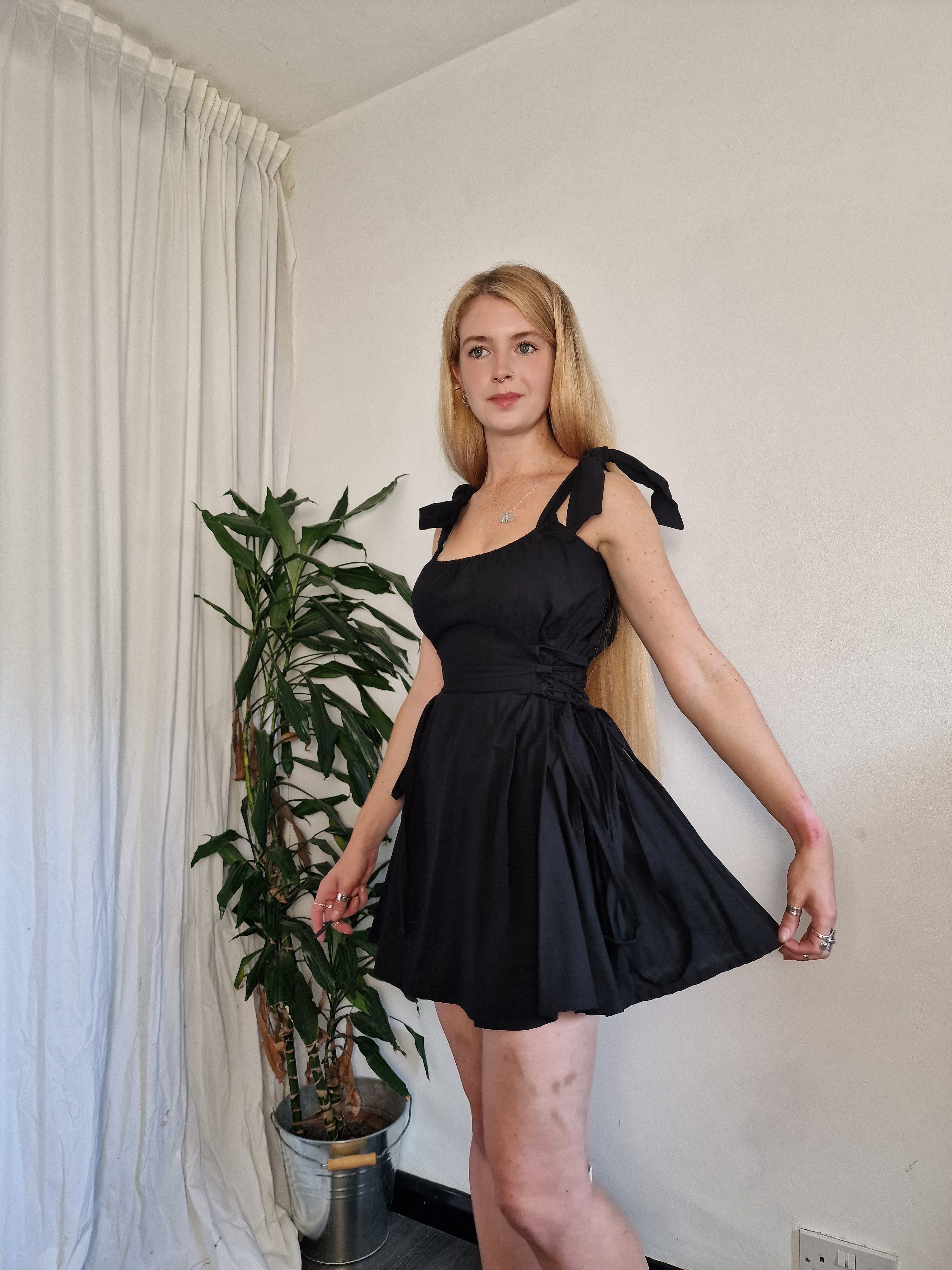 Black mini dress (sample UK 6/8)