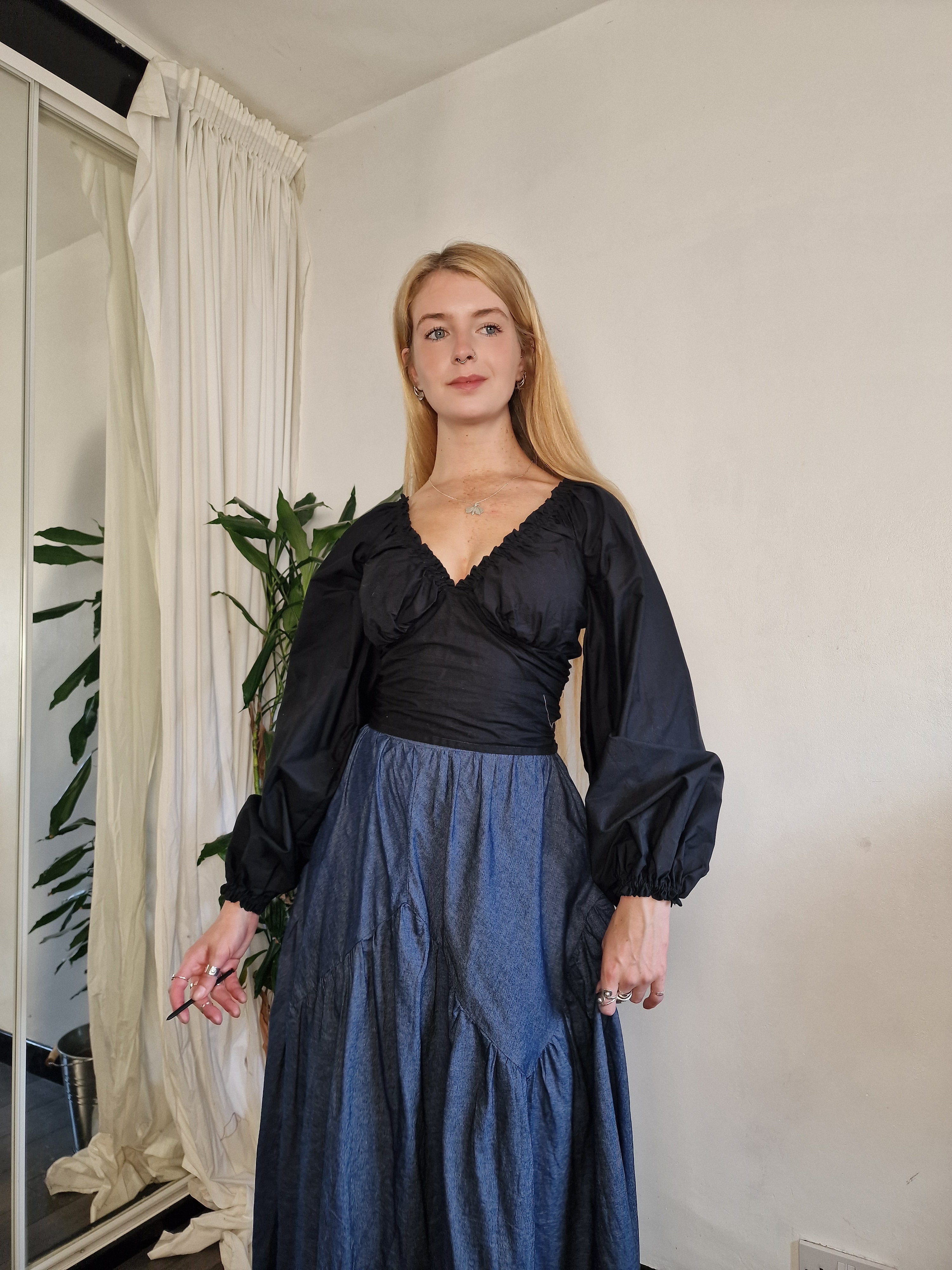 V-neck black blouse (sample UK 6/8)