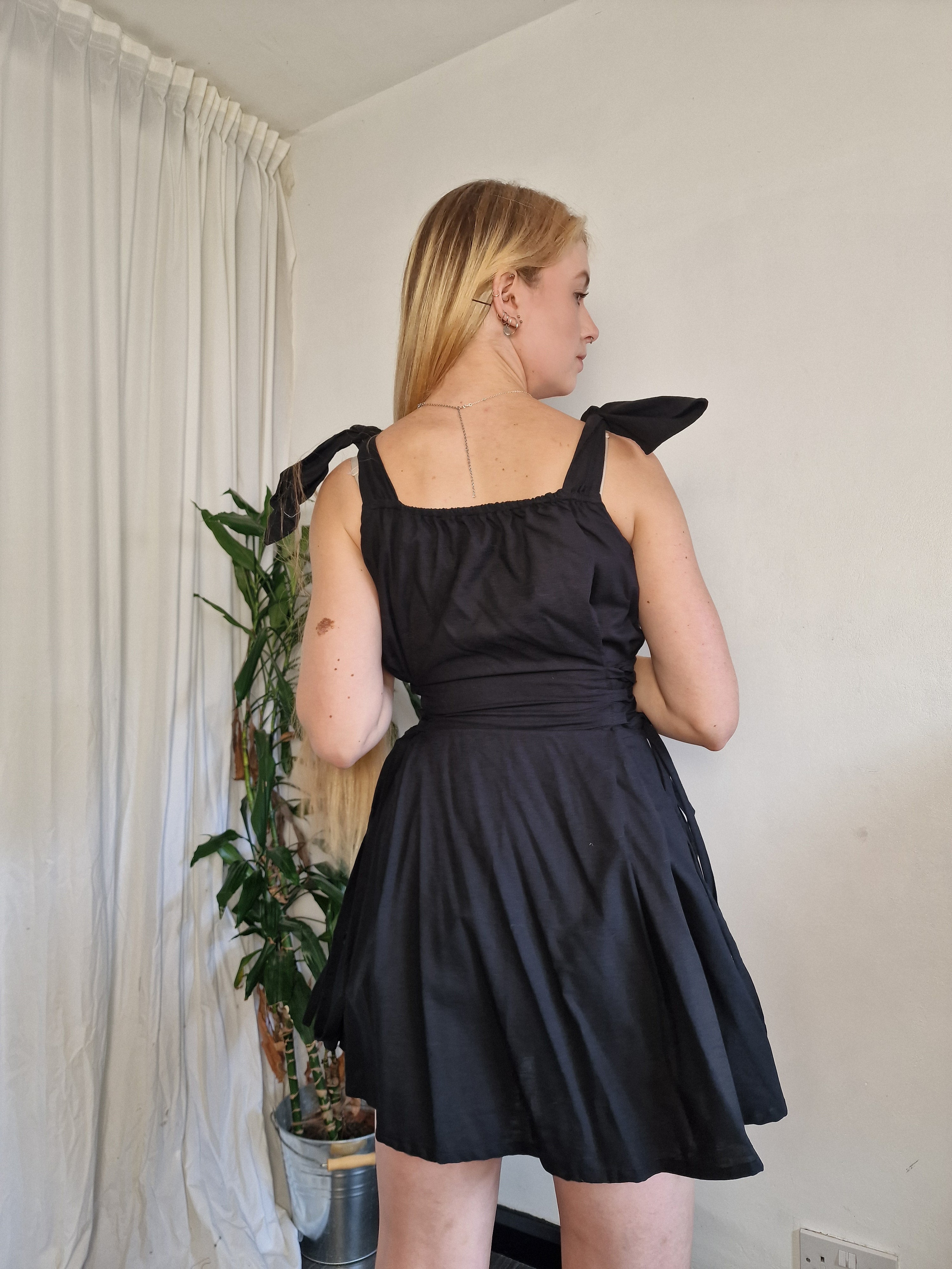 Black mini dress (sample UK 6/8)