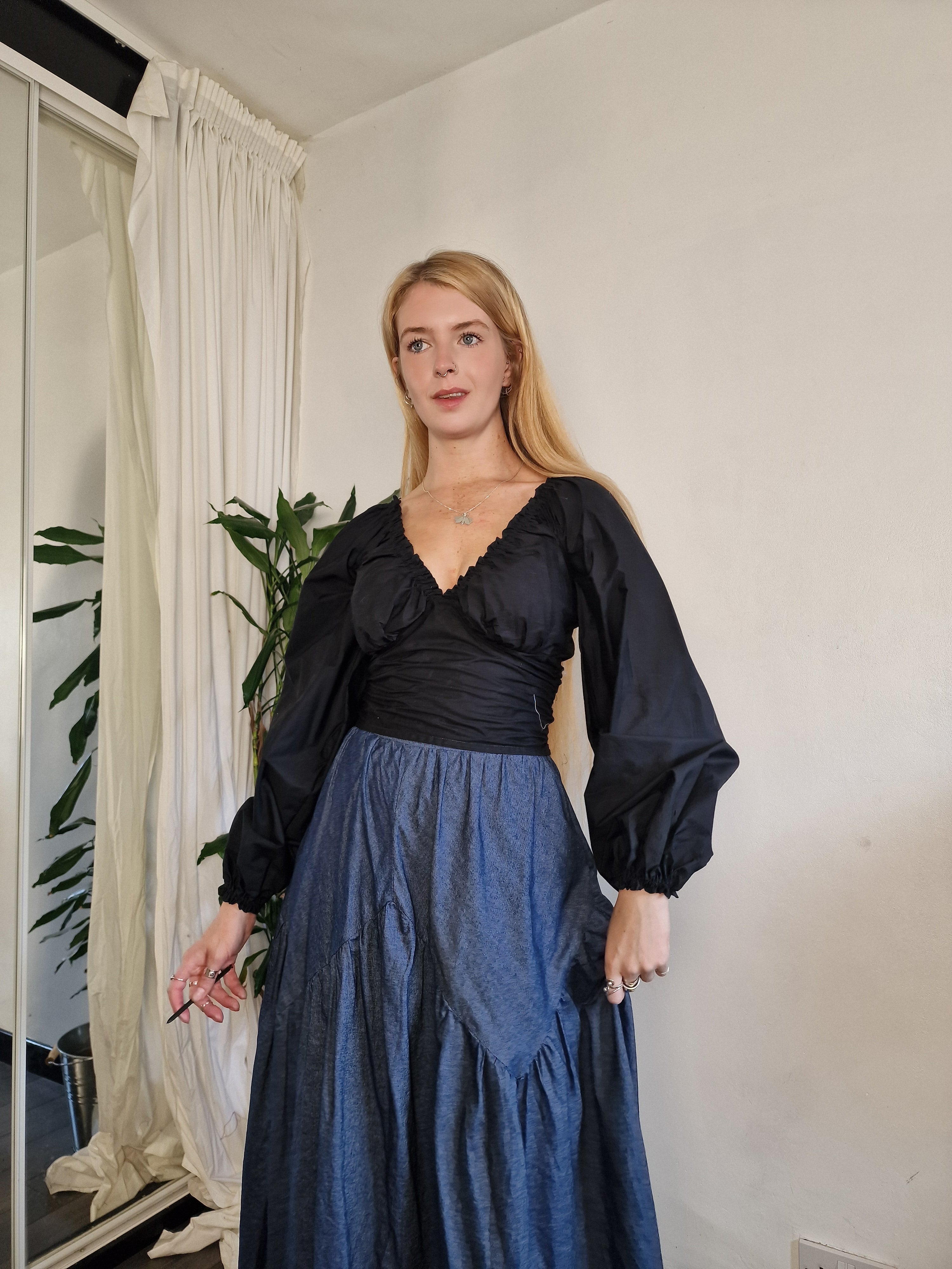 V-neck black blouse (sample UK 6/8)